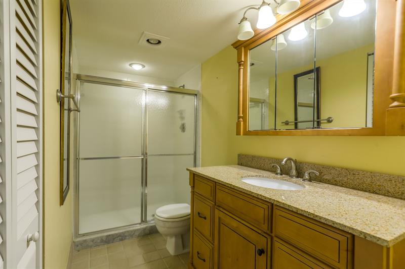Image 17 of 52 For 4301 Martinique Cir  C3