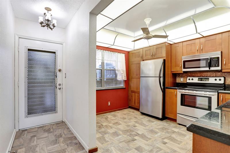 Image 2 of 52 For 4301 Martinique Cir  C3
