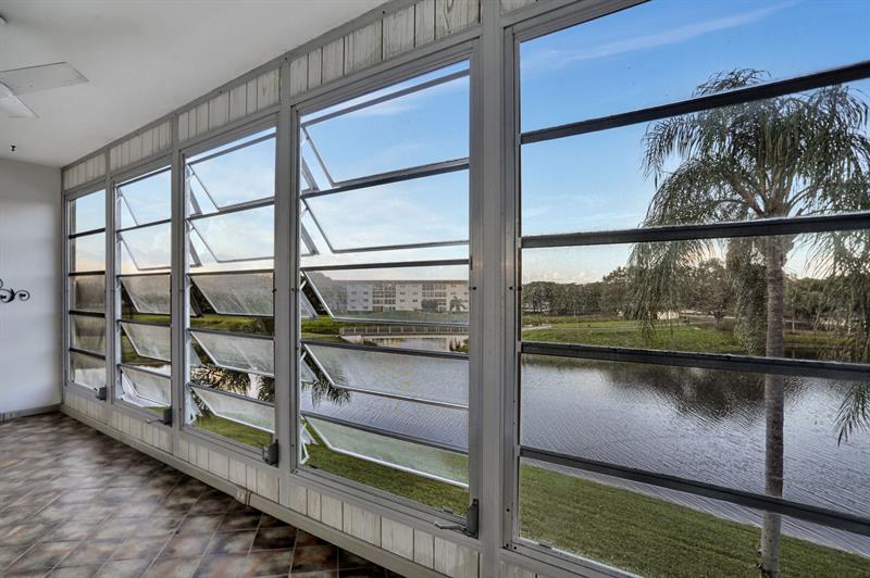 Image 20 of 52 For 4301 Martinique Cir  C3