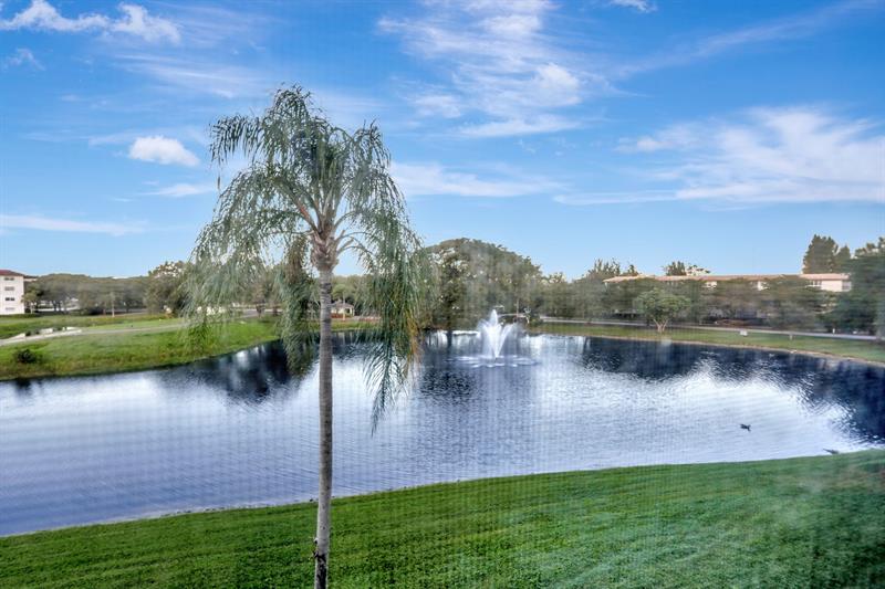Image 21 of 52 For 4301 Martinique Cir  C3