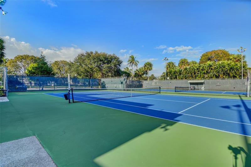 Image 40 of 52 For 4301 Martinique Cir  C3