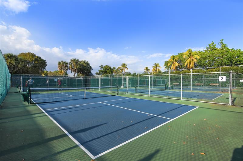 Image 43 of 52 For 4301 Martinique Cir  C3