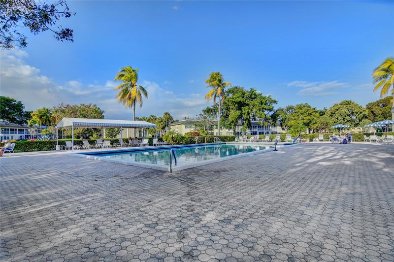 Image 44 of 52 For 4301 Martinique Cir  C3