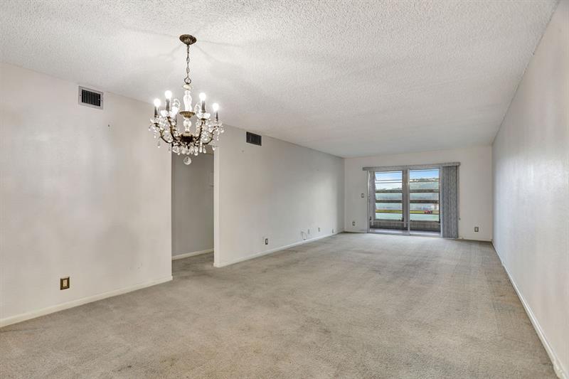 Image 9 of 52 For 4301 Martinique Cir  C3