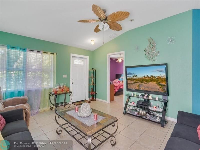 Image 4 of 11 For 7402 Coquina Ave