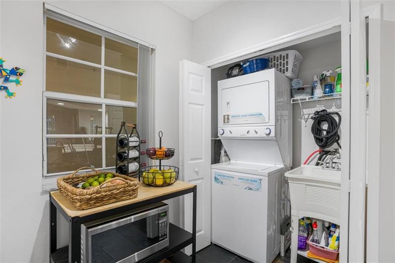 Image 18 of 30 For 3165 184th St  6105
