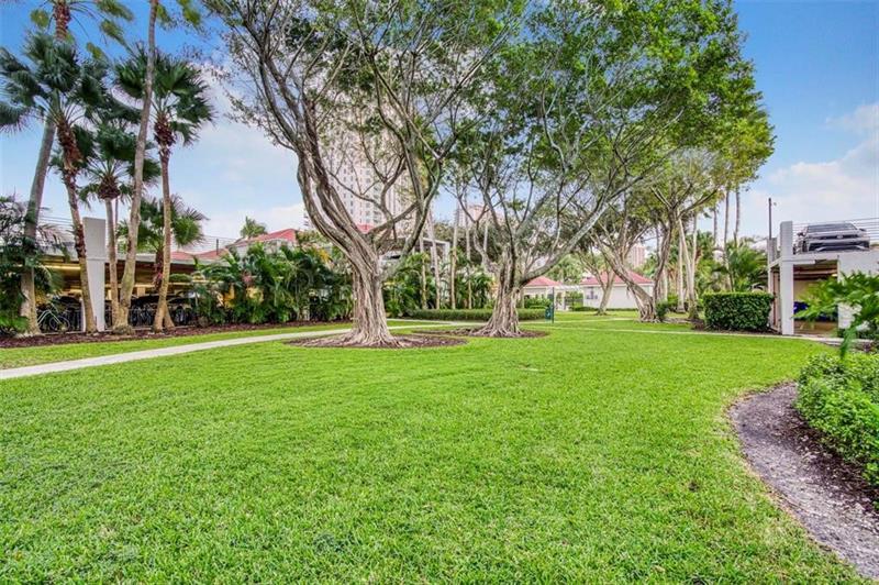 Image 21 of 30 For 3165 184th St  6105