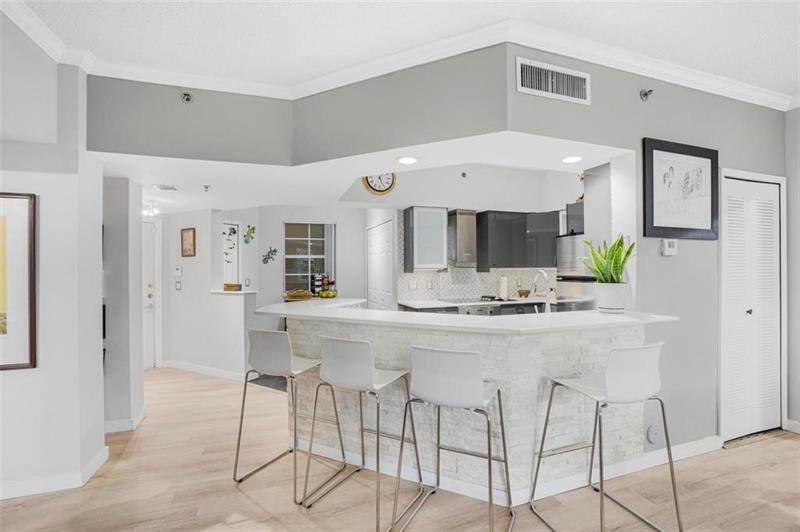 Image 3 of 30 For 3165 184th St  6105