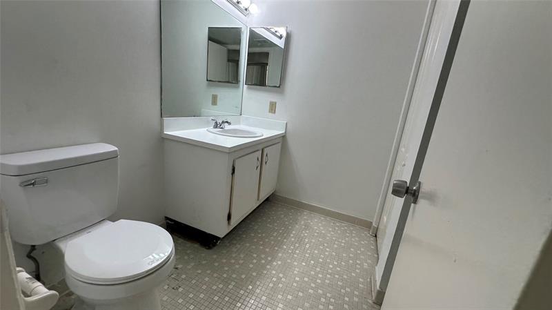 Image 14 of 21 For 745 1st Way  97