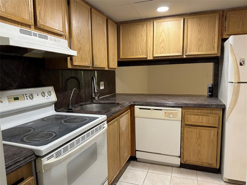 Image 7 of 21 For 745 1st Way  97