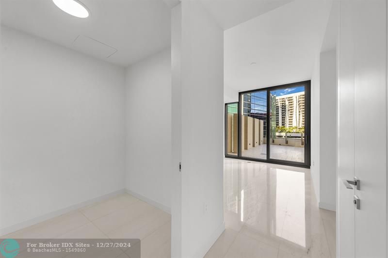 Image 8 of 9 For 300 Biscayne Boulevard Way  1509