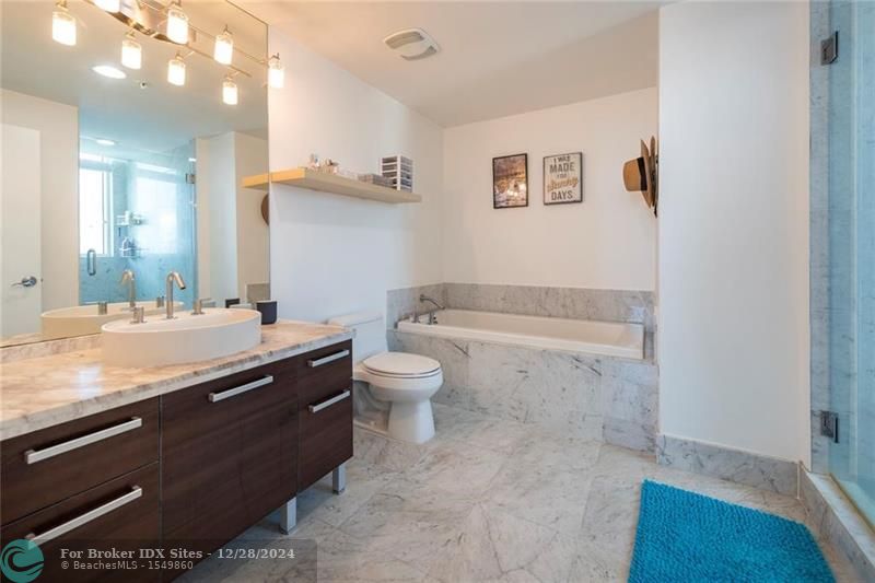 Image 8 of 28 For 244 Biscayne Blvd  2308