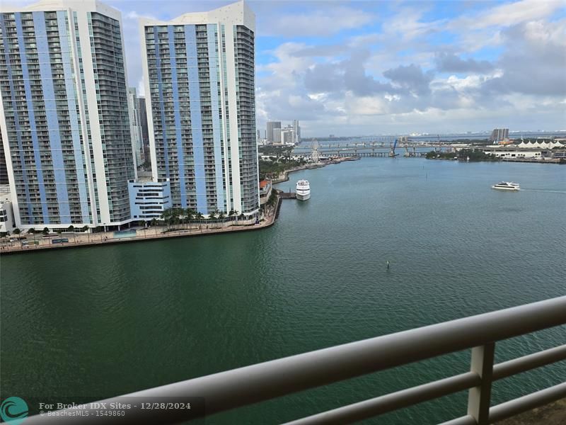 Details for 888 Brickell Key Dr  2110, Miami, FL 33131