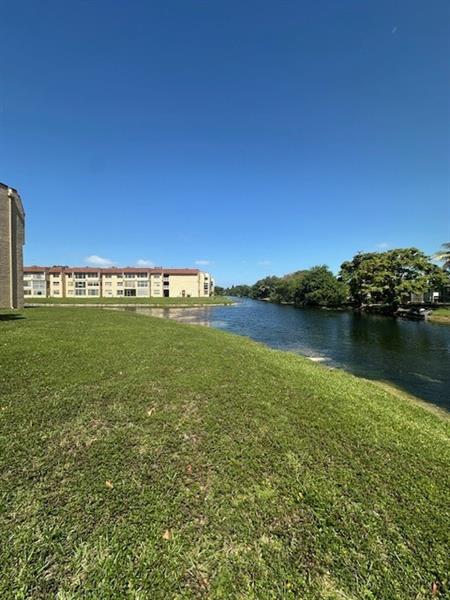 Image 24 of 39 For 9350 Sunrise Lakes Blvd  101
