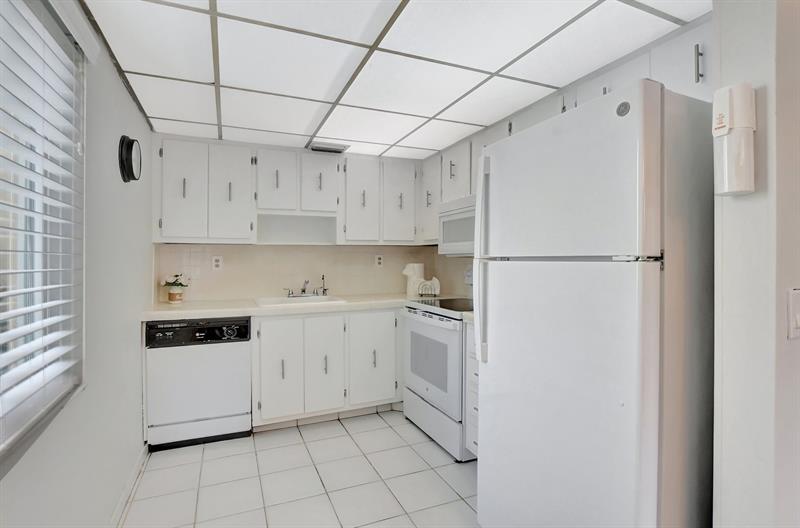 Image 9 of 67 For 204 Burgundy E  204