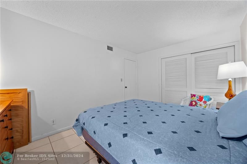 Image 18 of 34 For 6471 Racquet Club Dr  16