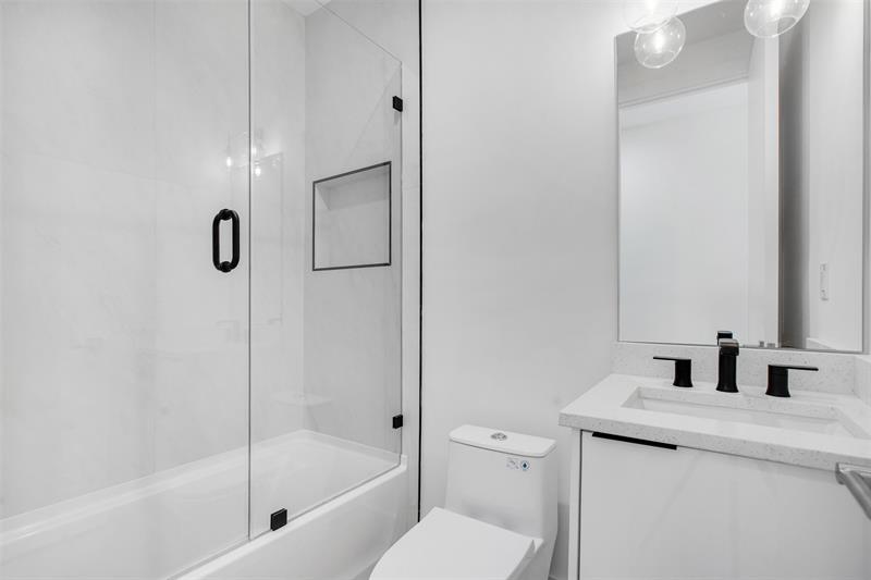 Image 6 of 22 For 1133 18 Court  1133