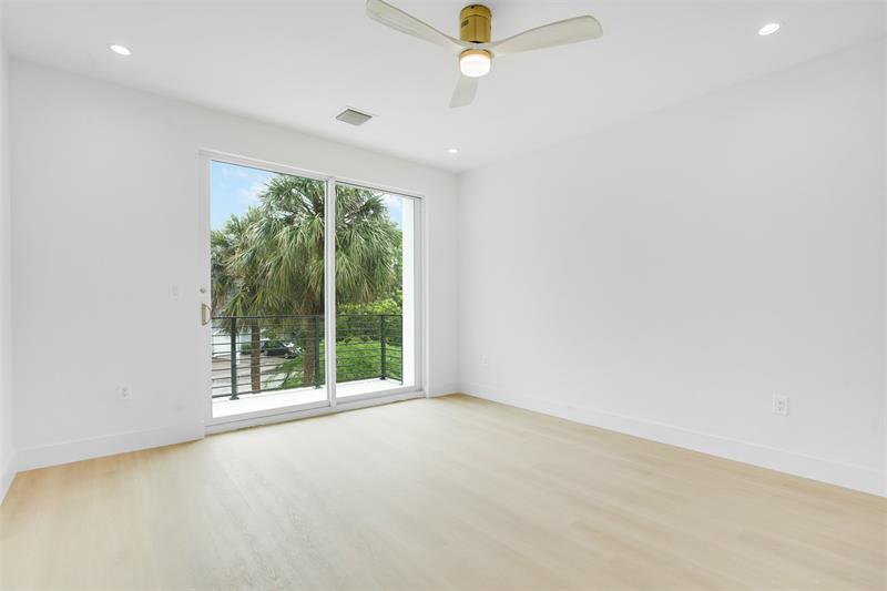 Image 8 of 22 For 1133 18 Court  1133