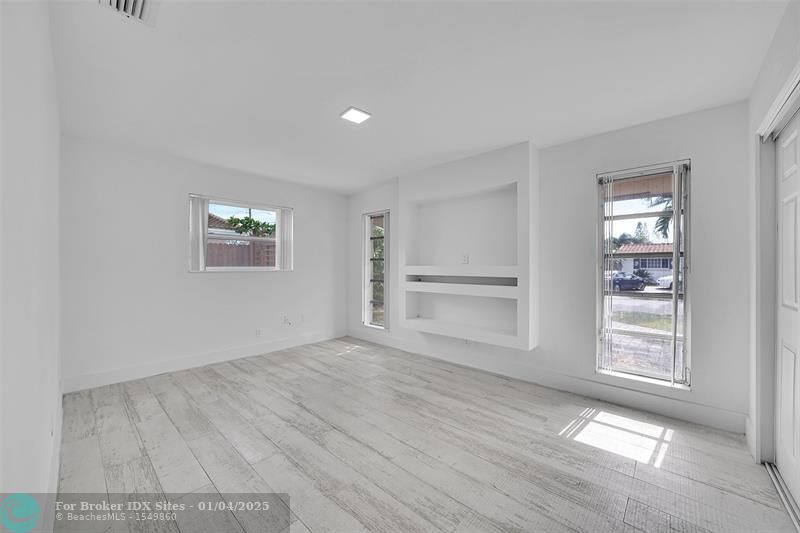 Image 12 of 31 For 2641 53rd Ct