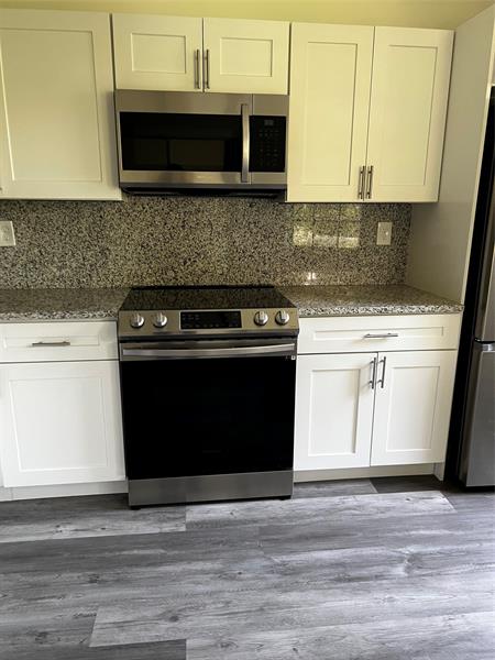 Image 7 of 16 For 6596 Via Regina  6596