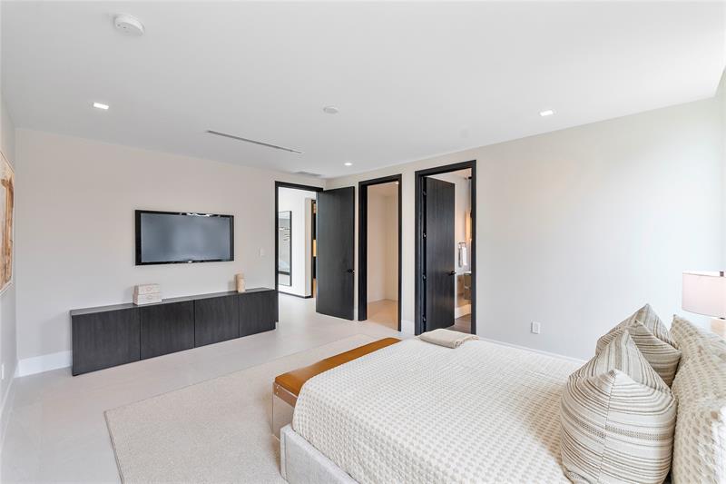 Image 36 of 81 For 681 Golden Harbour Drive