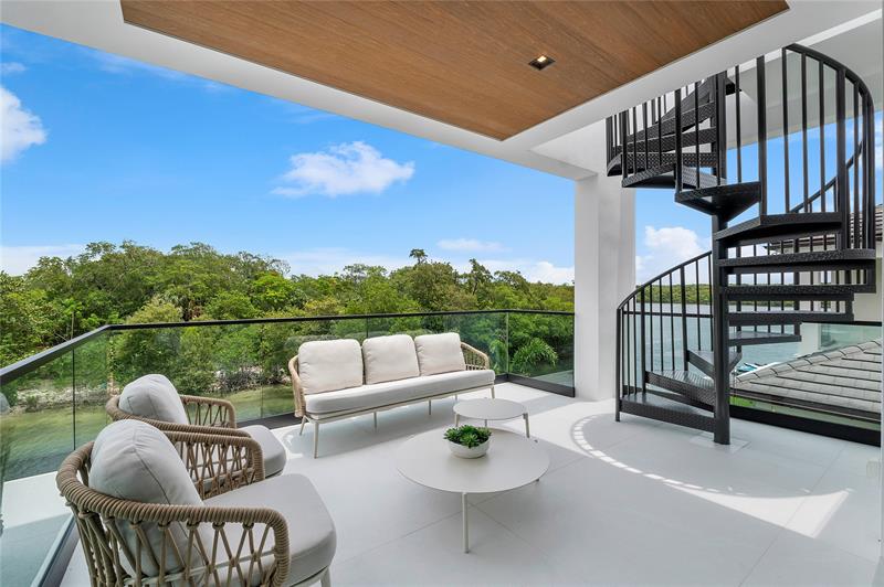 Image 39 of 81 For 681 Golden Harbour Drive
