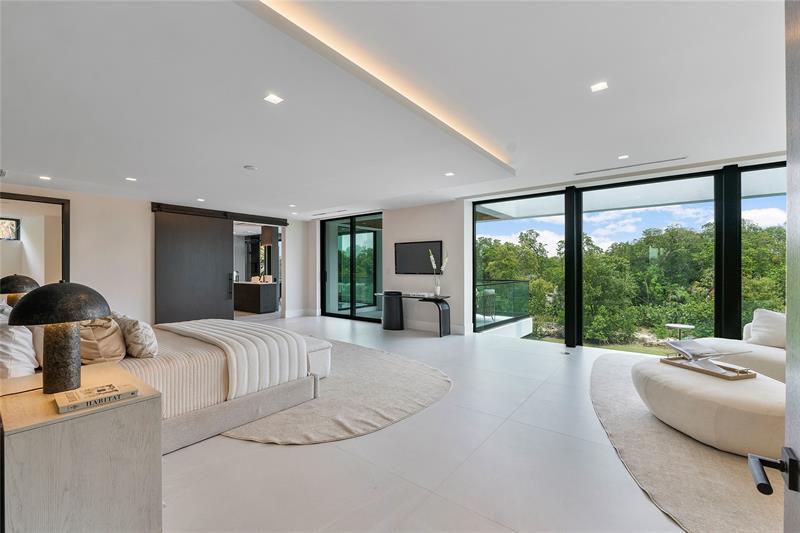 Image 47 of 81 For 681 Golden Harbour Drive