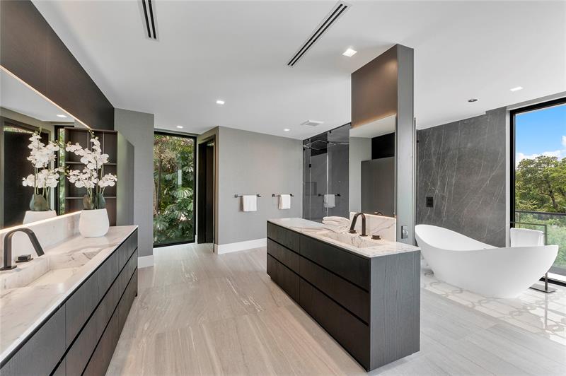 Image 55 of 81 For 681 Golden Harbour Drive