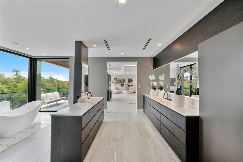 Image 60 of 81 For 681 Golden Harbour Drive