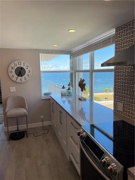 Image 9 of 35 For 5200 Ocean Blvd  914a