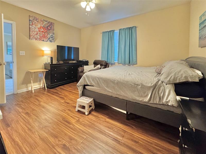 Image 15 of 17 For 6510 Emerald Dunes Dr  301