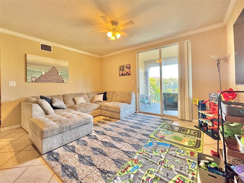 Image 5 of 17 For 6510 Emerald Dunes Dr  301