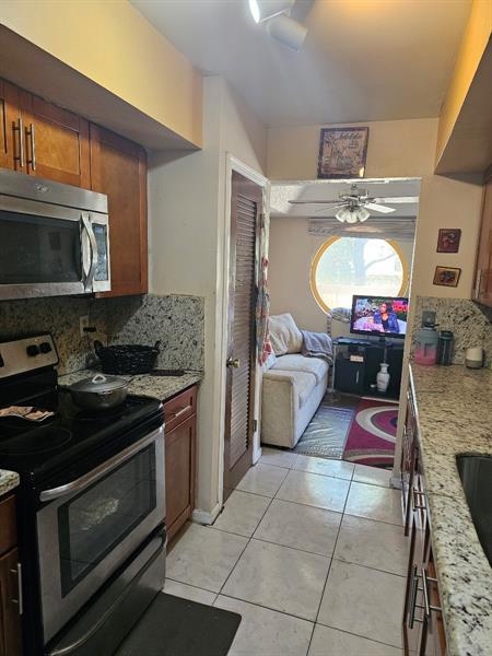 Image 9 of 15 For 11668 20th Dr  11668