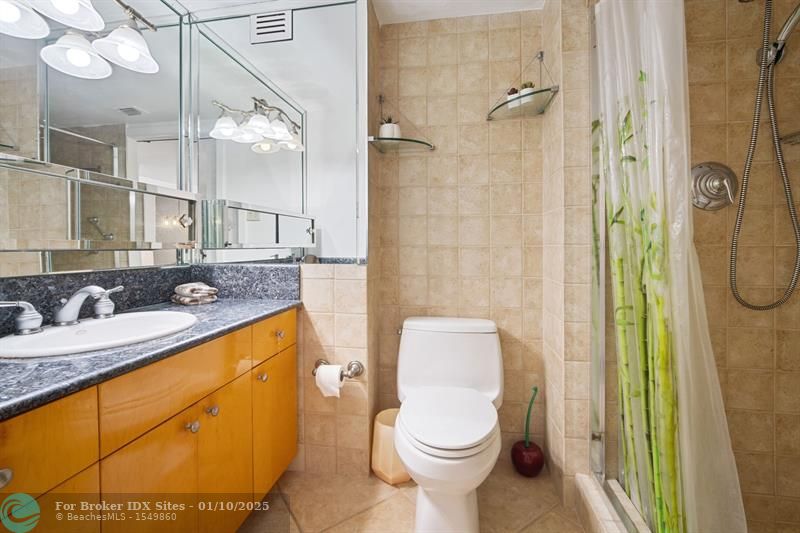 Image 17 of 21 For 18021 Biscayne Blvd  504