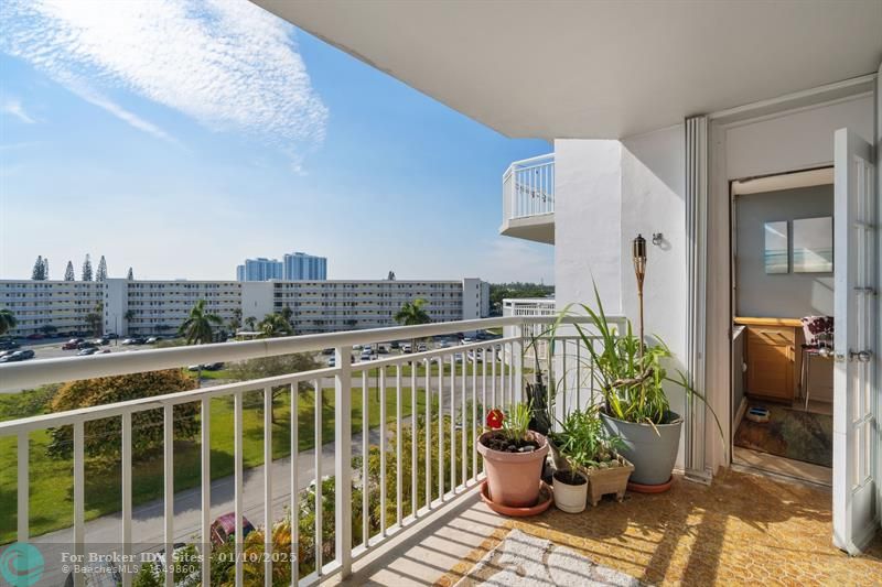 Image 18 of 21 For 18021 Biscayne Blvd  504