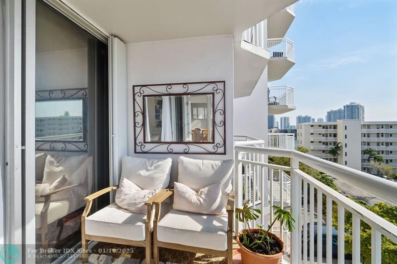 Image 19 of 21 For 18021 Biscayne Blvd  504