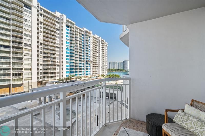 Image 20 of 21 For 18021 Biscayne Blvd  504