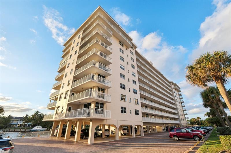 Image 12 of 39 For 1050 Hillsboro Mile  406w