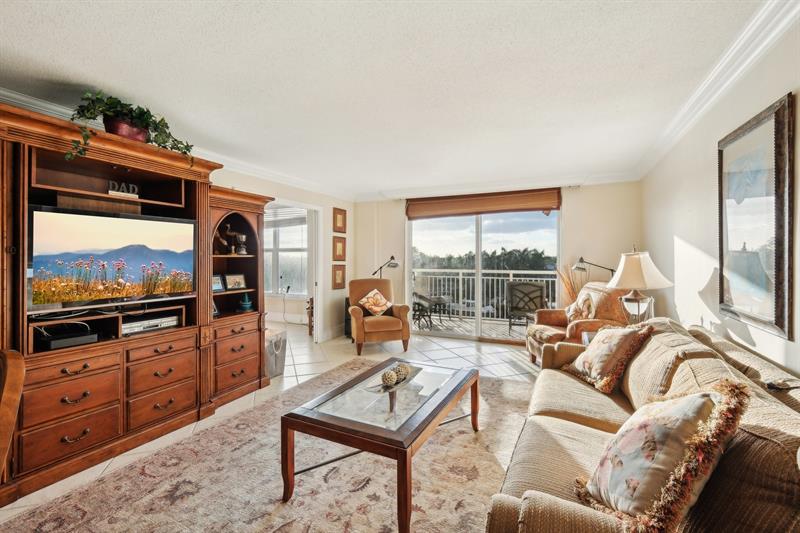 Image 16 of 39 For 1050 Hillsboro Mile  406w