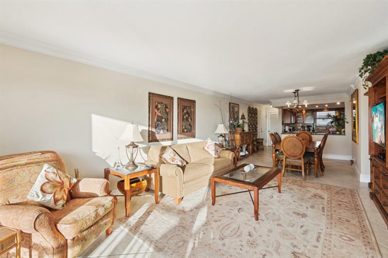 Image 19 of 39 For 1050 Hillsboro Mile  406w