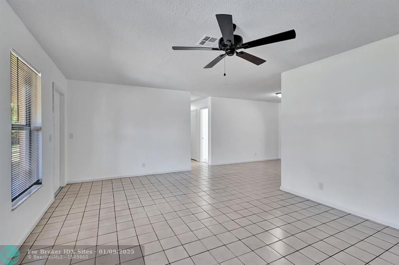 Image 10 of 59 For 13880 Persimmon Blvd