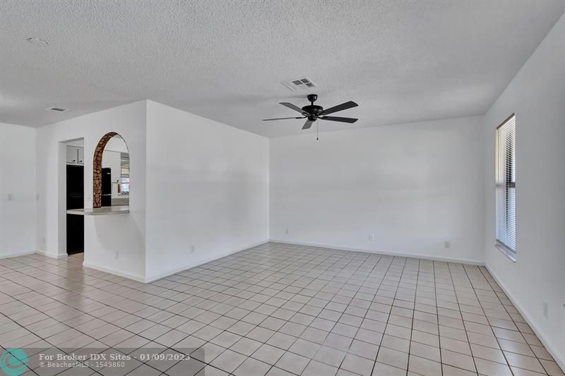 Image 11 of 59 For 13880 Persimmon Blvd