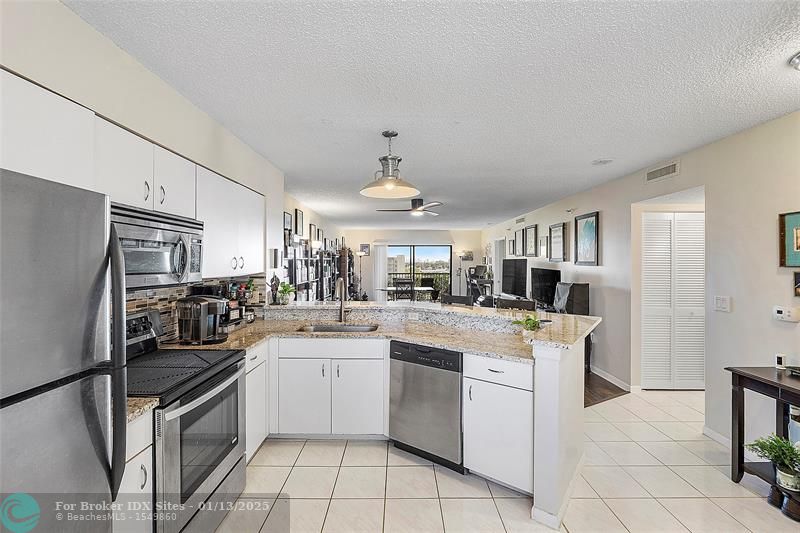 Image 7 of 66 For 2240 Cypress Bend Dr  908