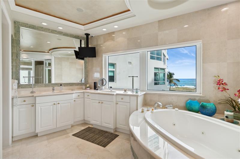 Image 18 of 60 For 2494 Ocean Blvd  F