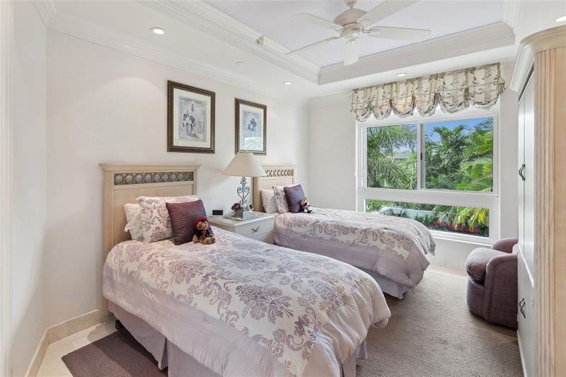 Image 19 of 60 For 2494 Ocean Blvd  F