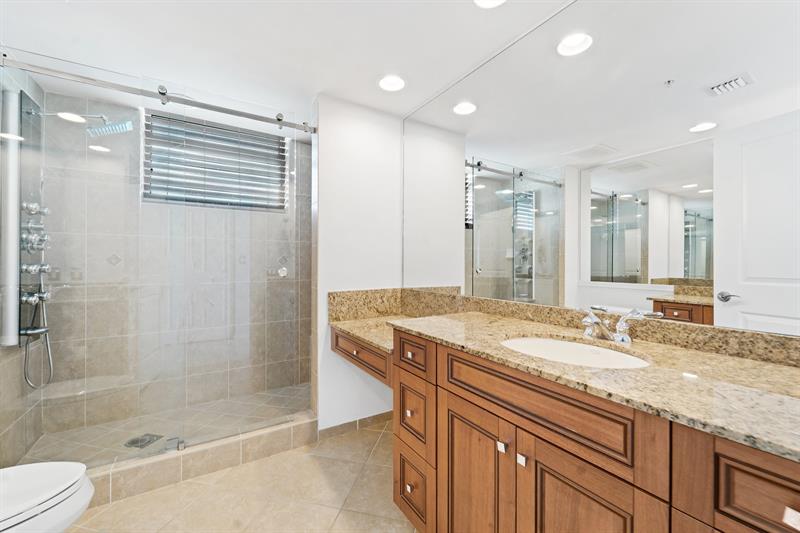 Image 12 of 49 For 347 New River Dr E  2409