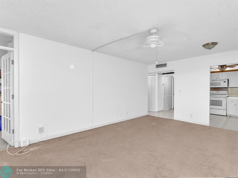 Image 10 of 19 For 2761 Taft St  311