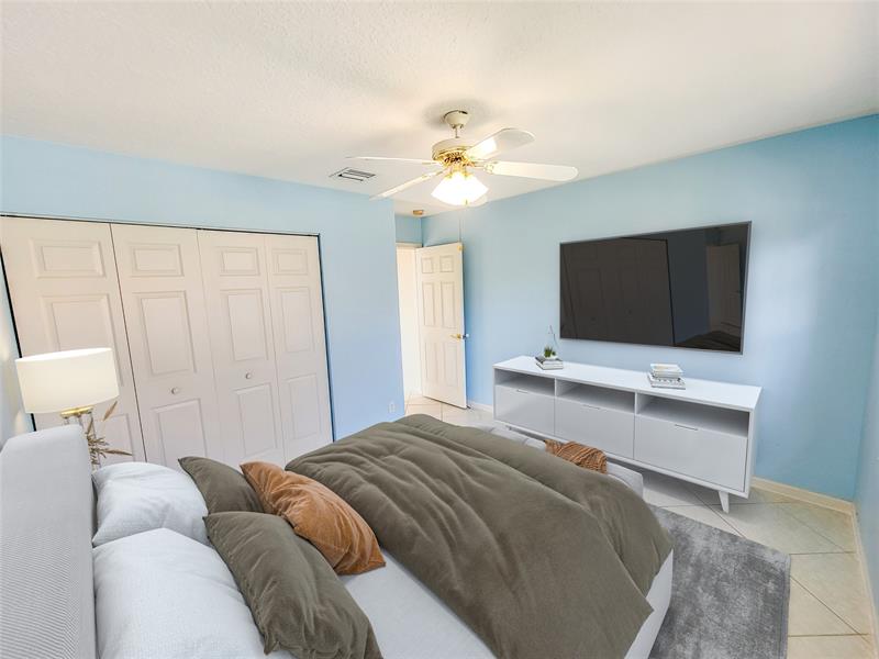 Image 12 of 22 For 5065 Glenville Dr