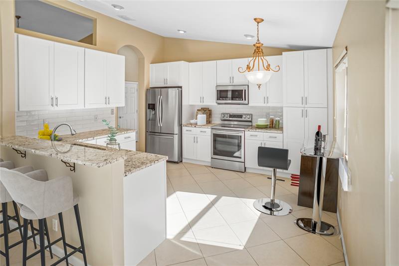 Image 7 of 22 For 5065 Glenville Dr