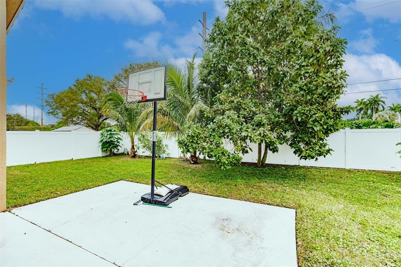 Image 10 of 42 For 5095 Rosen Blvd
